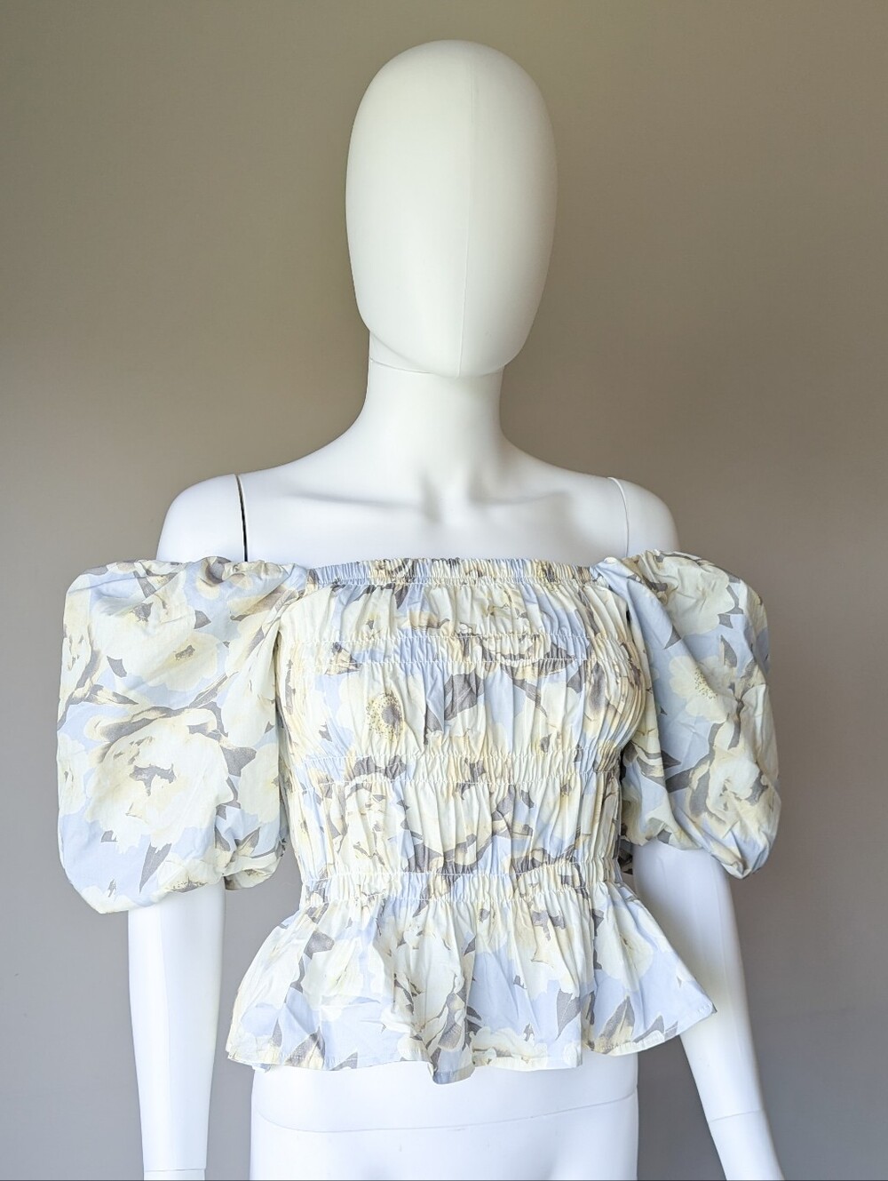 NWT Puff Sleeve Smocked Floral Peplum Top
